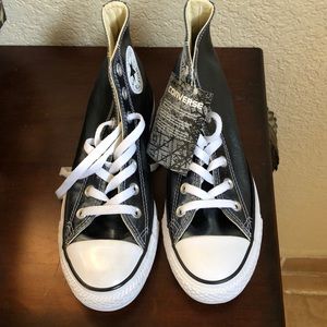 Converse sneakers size 7 in women 5 in men blue